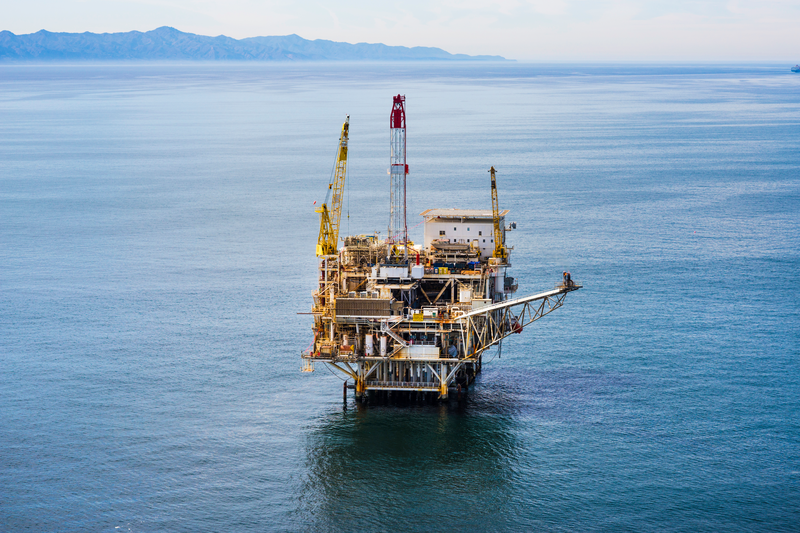 offshore oil drilling platform aerial view-DirCom-Thinkstocks_credits